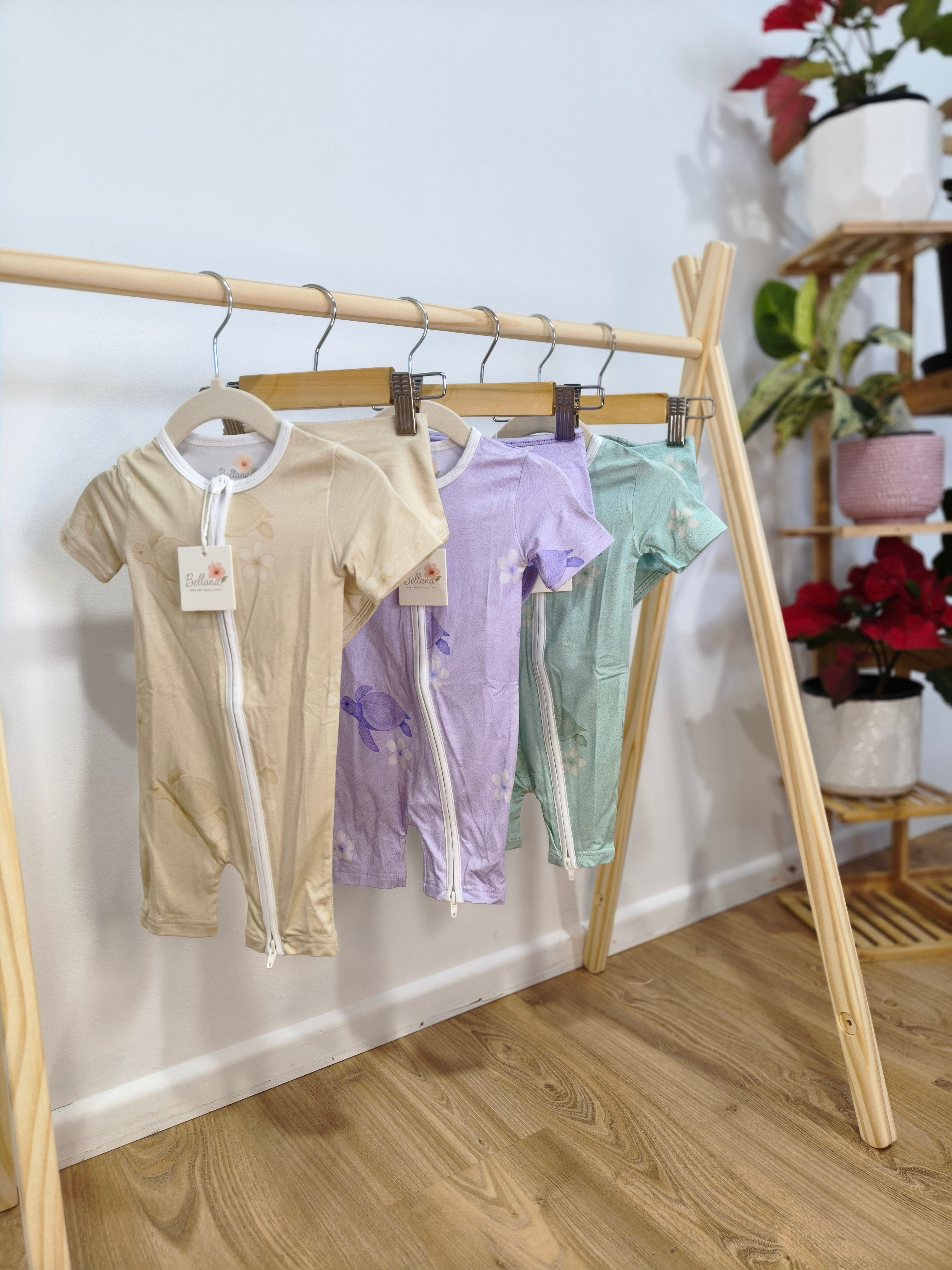 Short Sleeve Onesie + FREE matching bib