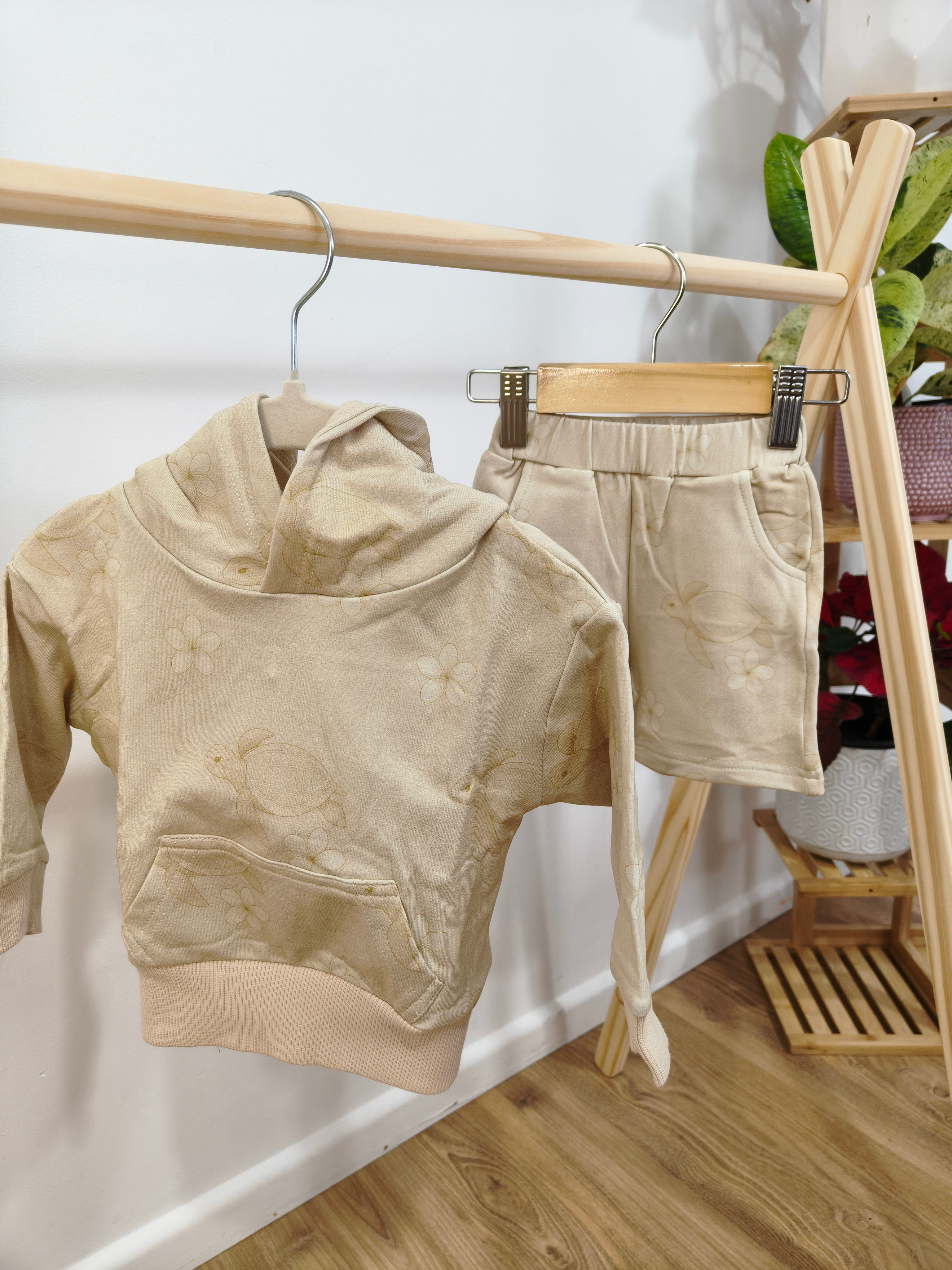 Jumper and shorts set